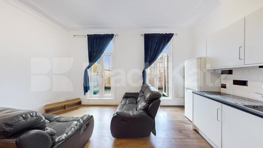 			4 Bedroom, 1 bath, 1 reception Flat			 Shepherds Bush Road, Hammersmith